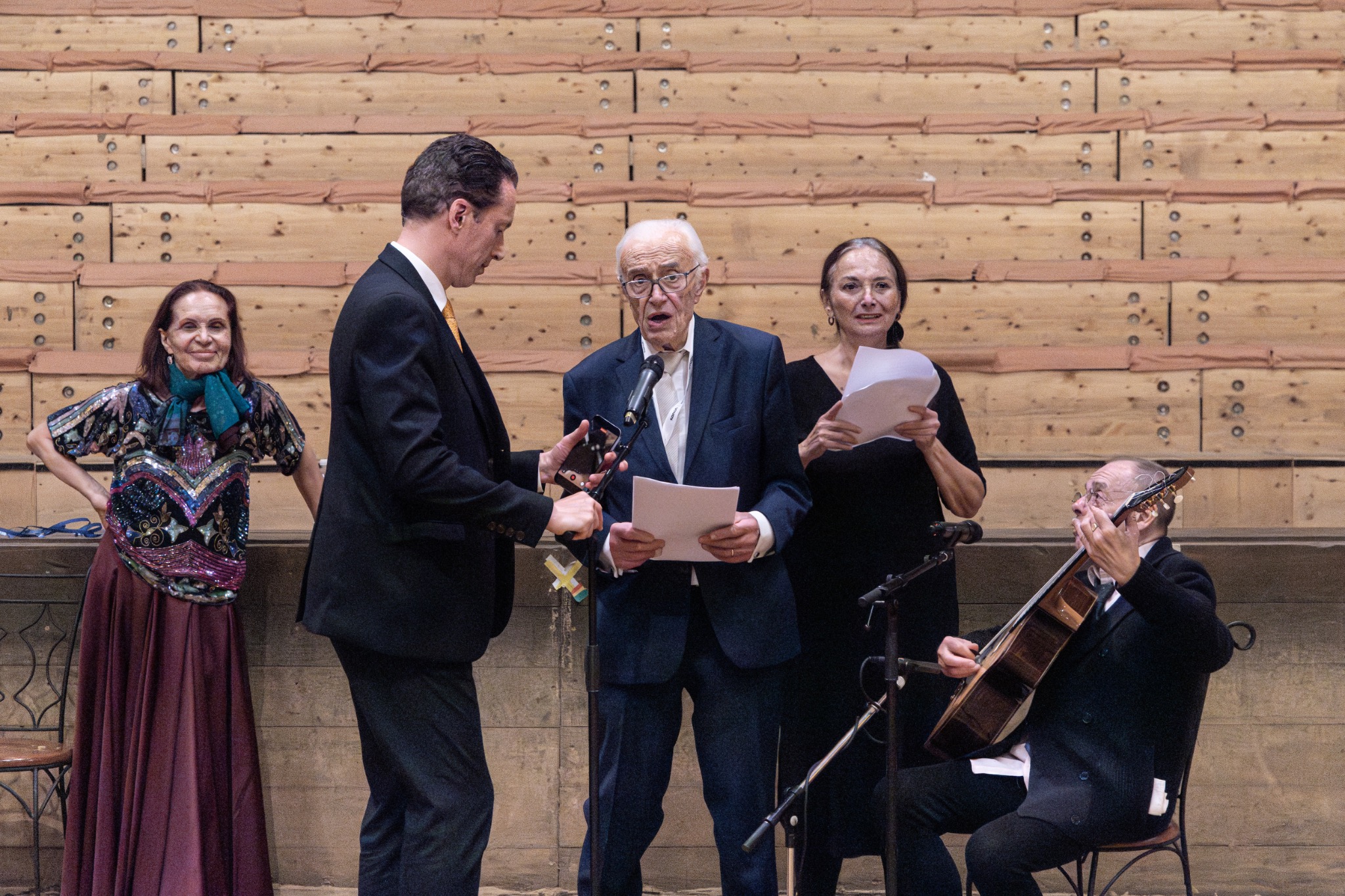 Discours accompagné de musiciens