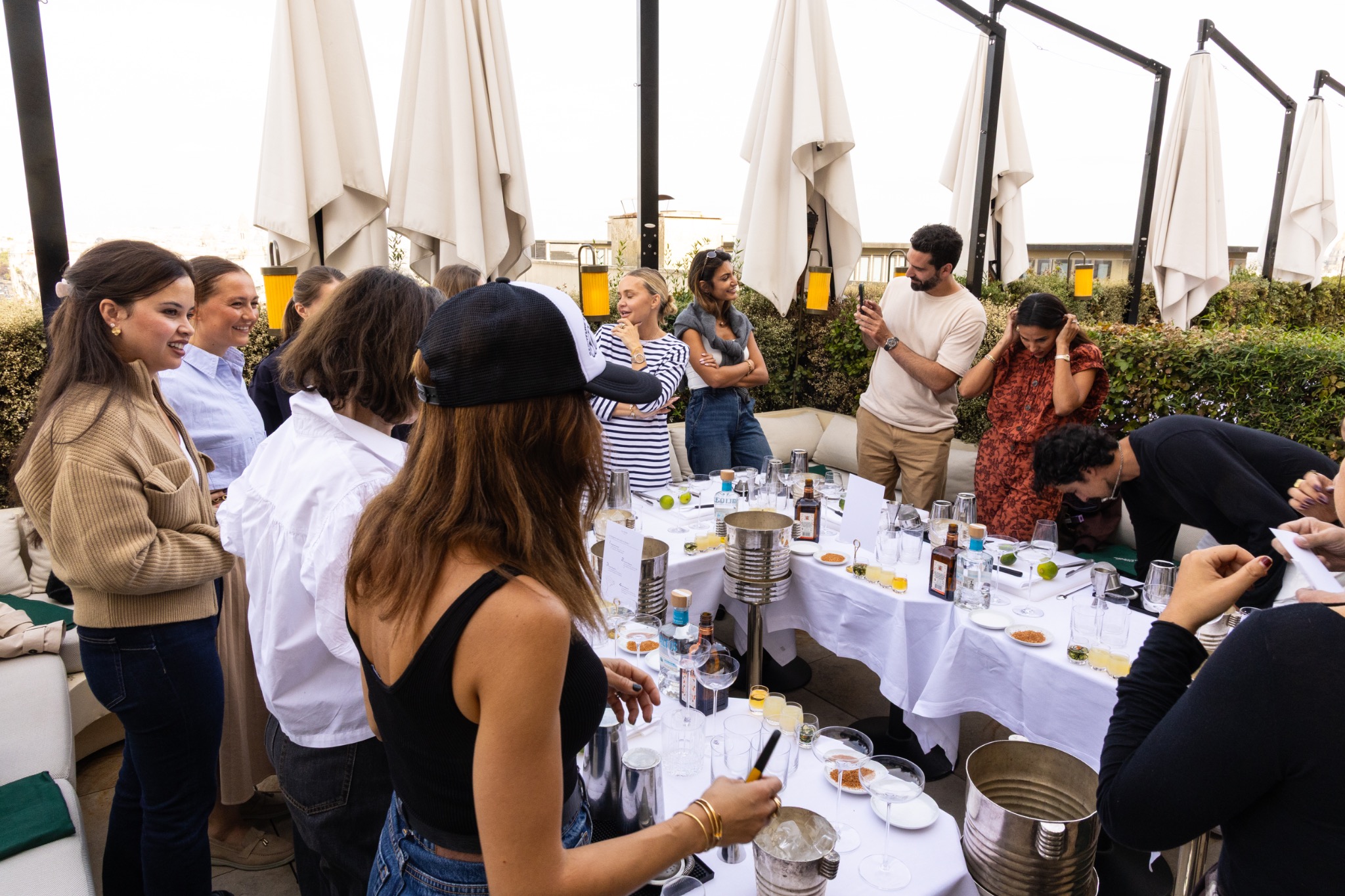 Vue d’ensemble des participants à l’atelier de mixologie